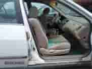 2000 Honda Accord LX z VIN 1HGCG5641YA131445, wystawiony jako IAAI lot #42441064 z przebiegiem 208 017 mil mil oraz . Historia ofert i sprzedaży dostępna na DreamBid. Obrazek 5.