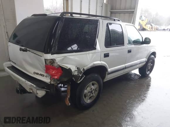1997 Chevrolet Blazer LS с VIN 1GNDT13W5V2183154, выставлен на аукционе IAAI как лот 41533503 с пробегом 270 184 миль миль и . История ставок и продаж доступна на DreamBid. Изображение 4.
