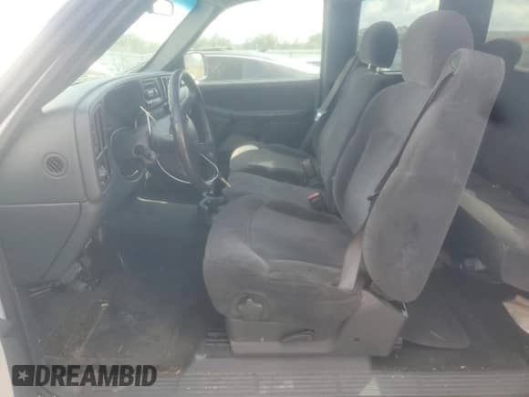 2001 Chevrolet Silverado 1500 LS с VIN 2GCEC19V711148590, выставлен на аукционе Copart как лот 84185575 с пробегом 209 680 миль миль и Списание • Salvage title. История ставок и продаж доступна на DreamBid. Изображение 7.