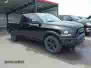 2019 Ram 1500 Warlock z VIN 1C6RR7GG3KS671301, wystawiony jako IAAI lot #42421023 z przebiegiem 53 370 mil mil oraz . Historia ofert i sprzedaży dostępna na DreamBid. Obrazek 1.