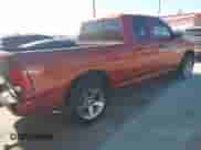 2013 Ram 1500 Express z VIN 1C6RR6FT2DS563098, wystawiony jako IAAI lot #42520411 z przebiegiem 147 020 mil mil oraz . Historia ofert i sprzedaży dostępna na DreamBid. Obrazek 4.