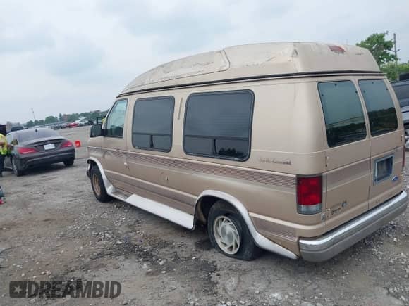 1996 Ford Econoline Cargo с VIN 1FDEE14H5THA03944, выставлен на аукционе IAAI как лот 42901512 с пробегом Не указан миль и . История ставок и продаж доступна на DreamBid. Изображение 3.