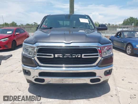 2020 Ram 1500 Big Horn z VIN 1C6RREBT2LN311820, wystawiony jako IAAI lot #42372941 z przebiegiem 26 049 mil mil oraz . Historia ofert i sprzedaży dostępna na DreamBid. Obrazek 12.
