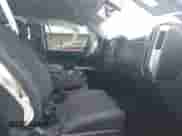 2016 Chevrolet Silverado 1500 LT z VIN 1GCVKRECXGZ398556, wystawiony jako IAAI lot #43061645 z przebiegiem 186 270 mil mil oraz . Historia ofert i sprzedaży dostępna na DreamBid. Obrazek 5.