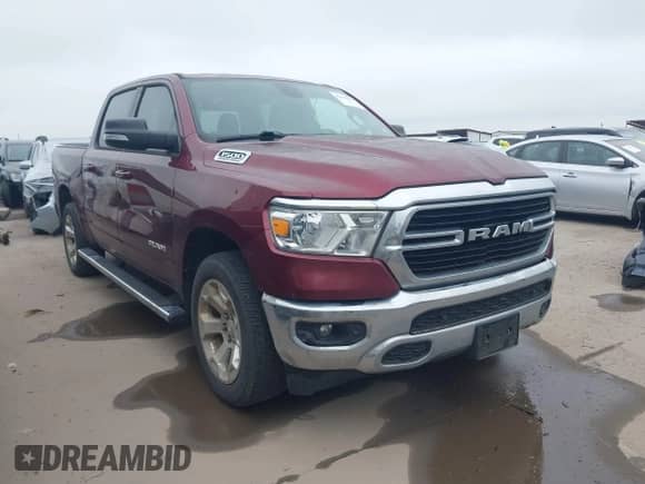 2021 Ram 1500 Lone Star z VIN 1C6RREFT5MN686029, wystawiony jako IAAI lot #42330410 z przebiegiem 92 228 mil mil oraz . Historia ofert i sprzedaży dostępna na DreamBid. Obrazek 1.