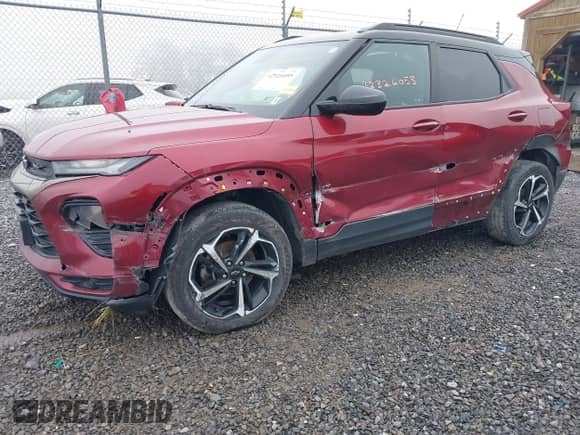 2022 Chevrolet TrailBlazer RS z VIN KL79MUSL1NB063062, wystawiony jako IAAI lot #42326055 z przebiegiem 167 944 mil mil oraz . Historia ofert i sprzedaży dostępna na DreamBid. Obrazek 6.