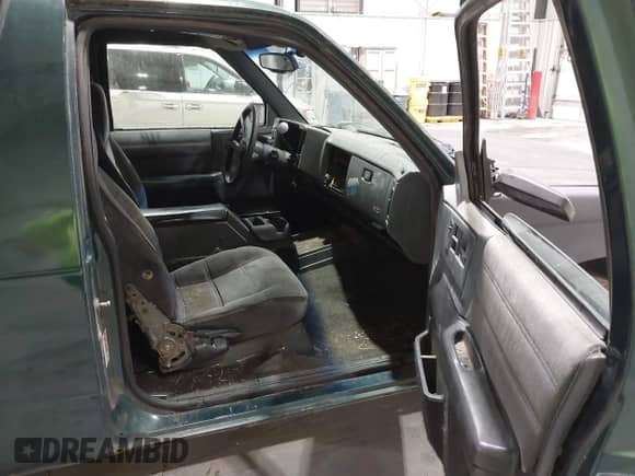 1993 Chevrolet Blazer LS с VIN 1GNCT18W9P0137328, выставлен на аукционе IAAI как лот 41573131 с пробегом Не указан миль и . История ставок и продаж доступна на DreamBid. Изображение 5.