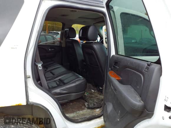 2011 Chevrolet Tahoe LT with VIN 1GNSKBE08BR212318, listed as a IAAI auction lot 43252828 with 190,901 mi miles and . Bid and sale history available at DreamBid. Image 8.