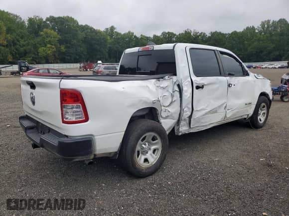 2022 Ram 1500 Tradesman z VIN 1C6RREGG6NN241284, wystawiony jako Copart lot #68732305 z przebiegiem 121 820 mil mil oraz Szkoda całkowita • Salvage title. Historia ofert i sprzedaży dostępna na DreamBid. Obrazek 3.