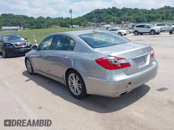 2012 Hyundai Genesis 3.8L с VIN KMHGC4DD3CU206674, выставлен на аукционе IAAI как лот 42640186 с пробегом 104 088 миль миль и . История ставок и продаж доступна на DreamBid. Изображение 3.