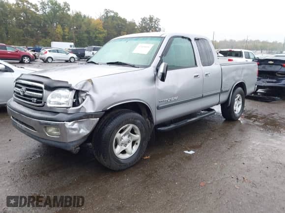 2002 Toyota Tundra SR5 z VIN 5TBRT34122S270133, wystawiony jako IAAI lot #43419031 z przebiegiem 104 846 mil mil oraz . Historia ofert i sprzedaży dostępna na DreamBid. Obrazek 2.
