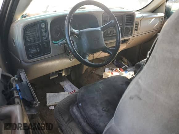 2001 Chevrolet Silverado 1500 LS z VIN 1GCEK19T81E123004, wystawiony jako Copart lot #90468215 z przebiegiem Nie podano mil oraz Czysty tytuł • Clean title. Historia ofert i sprzedaży dostępna na DreamBid. Obrazek 8.