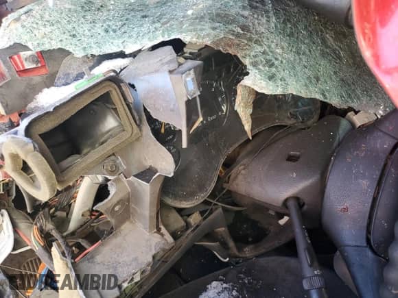 2001 Chevrolet Blazer LS z VIN 1GNCT18W21K218859, wystawiony jako Copart lot #88841755 z przebiegiem Nie podano mil oraz Nie do naprawy • Non repairable. Historia ofert i sprzedaży dostępna na DreamBid. Obrazek 9.