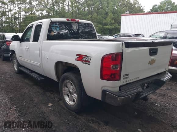 2011 Chevrolet Silverado 1500 LT with VIN 1GCRKSE3XBZ362836, listed as a IAAI auction lot 43091610 with 177,152 mi miles and . Bid and sale history available at DreamBid. Image 3.