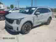 2024 Kia Sorento SX z VIN 5XYRK4JF2RG303784, wystawiony jako IAAI lot #41860346 z przebiegiem 8 978 mil mil oraz . Historia ofert i sprzedaży dostępna na DreamBid. Obrazek 2.