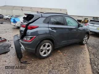 2022 Hyundai Kona SEL с VIN KM8K3CAB6NU819317, выставлен на аукционе Copart как лот 83829995 с пробегом 24 292 миль миль и Списание • Salvage title. История ставок и продаж доступна на DreamBid. Изображение 3.