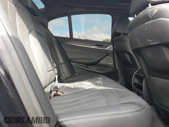 2022 BMW 5 Series 540i xDrive z VIN WBA73BJ09NWX56928, wystawiony jako Copart lot #69010475 z przebiegiem 22 598 mil mil oraz Szkoda całkowita • Salvage title. Historia ofert i sprzedaży dostępna na DreamBid. Obrazek 10.