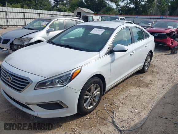 2017 Hyundai Sonata 2.4L с VIN 5NPE24AF2HH474394, выставлен на аукционе IAAI как лот 43334857 с пробегом 297 288 миль миль и . История ставок и продаж доступна на DreamBid. Изображение 18.