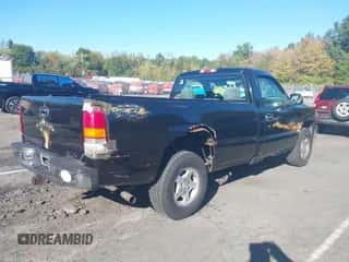 2000 Chevrolet Silverado 1500 z VIN 1GCEK14T2YE137496, wystawiony jako IAAI lot #43428621 z przebiegiem 174 871 mil mil oraz . Historia ofert i sprzedaży dostępna na DreamBid. Obrazek 4.