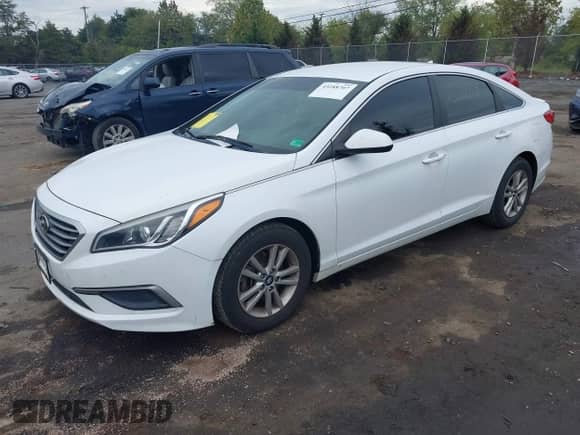 2017 Hyundai Sonata SE z VIN 5NPE24AF5HH581648, wystawiony jako IAAI lot #43288707 z przebiegiem 130 477 mil mil oraz . Historia ofert i sprzedaży dostępna na DreamBid. Obrazek 17.