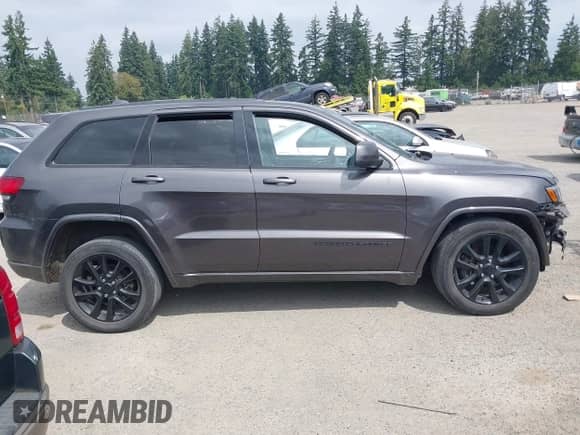2020 Jeep Grand Cherokee Altitude z VIN 1C4RJFAG7LC211220, wystawiony jako IAAI lot #42900162 z przebiegiem 62 344 mil mil oraz . Historia ofert i sprzedaży dostępna na DreamBid. Obrazek 14.