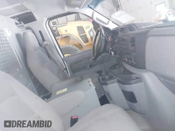 2014 Ford Econoline Cargo Commercial z VIN 1FTNE2ELXEDB13847, wystawiony jako IAAI lot #42293802 z przebiegiem 139 105 mil mil oraz . Historia ofert i sprzedaży dostępna na DreamBid. Obrazek 5.