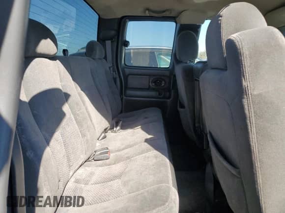 2004 Chevrolet Silverado 1500 LS z VIN 1GCEK19T84E149252, wystawiony jako Copart lot #81497255 z przebiegiem 244 740 mil mil oraz Szkoda całkowita • Salvage title. Historia ofert i sprzedaży dostępna na DreamBid. Obrazek 10.