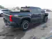 2024 Toyota Tacoma TRD Off Road с VIN 3TMLB5JN6RM051513, выставлен на аукционе IAAI как лот 43140179 с пробегом 13 703 миль миль и . История ставок и продаж доступна на DreamBid. Изображение 4.