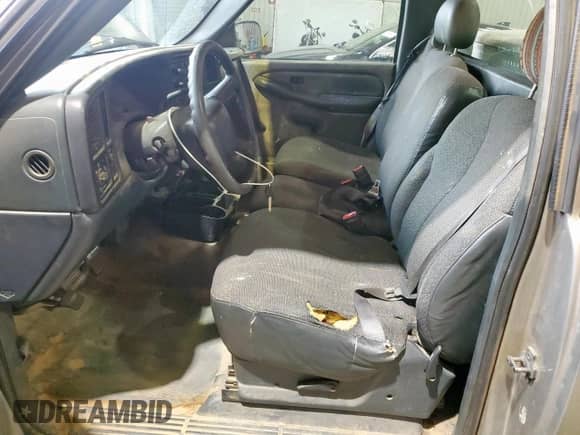 1999 Chevrolet Silverado 2500 LS z VIN 1GCGC24U9XE212360, wystawiony jako Copart lot #59706545 z przebiegiem 105 795 mil mil oraz Szkoda całkowita • Salvage title. Historia ofert i sprzedaży dostępna na DreamBid. Obrazek 7.