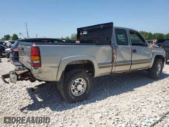 2002 Chevrolet Silverado 2500HD LS с VIN 1GCHK29UX2E293779, выставлен на аукционе Copart как лот 61271445 с пробегом 86 812 миль миль и Чистый • Clean title. История ставок и продаж доступна на DreamBid. Изображение 3.