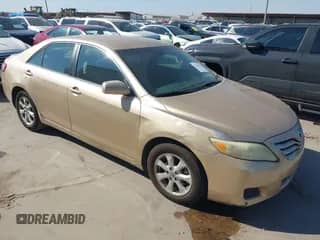 2011 Toyota Camry LE z VIN 4T1BF3EK7BU168812, wystawiony jako IAAI lot #43341981 z przebiegiem 268 323 mil mil oraz . Historia ofert i sprzedaży dostępna na DreamBid. Obrazek 1.