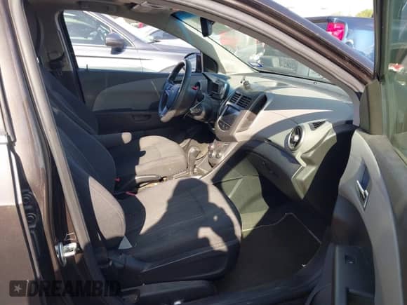 2014 Chevrolet Sonic LT с VIN 1G1JC6SB6E4123274, выставлен на аукционе IAAI как лот 42520833 с пробегом 97 225 миль миль и . История ставок и продаж доступна на DreamBid. Изображение 5.