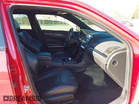 2017 Chrysler 300 S с VIN 2C3CCAGGXHH507660, выставлен на аукционе IAAI как лот 41035980 с пробегом 108 448 миль миль и . История ставок и продаж доступна на DreamBid. Изображение 5.