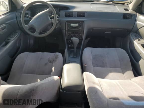 1999 Toyota Camry LE z VIN JT2BG22K5X0379921, wystawiony jako Copart lot #83845065 z przebiegiem 200 885 mil mil oraz Szkoda całkowita • Salvage title. Historia ofert i sprzedaży dostępna na DreamBid. Obrazek 8.