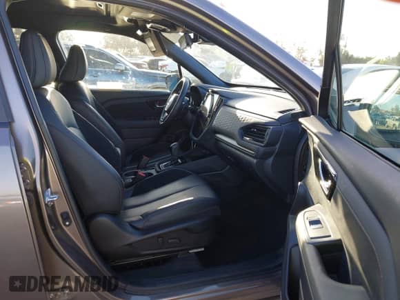 2025 Subaru Forester Touring z VIN JF2SLDTC4SH483561, wystawiony jako IAAI lot #43143953 z przebiegiem 11 209 mil mil oraz . Historia ofert i sprzedaży dostępna na DreamBid. Obrazek 5.