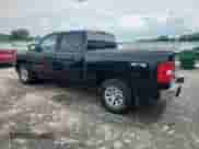 2011 Chevrolet Silverado 1500 LS z VIN 3GCPKREA2BG303472, wystawiony jako Copart lot #64091145 z przebiegiem 150 803 mil mil oraz Czysty tytuł • Clean title. Historia ofert i sprzedaży dostępna na DreamBid. Obrazek 2.