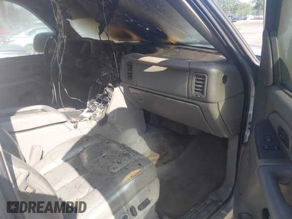 2005 GMC Sierra 1500 SLE with VIN 2GTEK13T551307641, listed as a IAAI auction lot 42578139 with Not provided miles and . Bid and sale history available at DreamBid. Image 5.