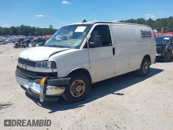 2020 Chevrolet Express Cargo z VIN 1GCWGAFG8L1213955, wystawiony jako IAAI lot #43087101 z przebiegiem 161 890 mil mil oraz . Historia ofert i sprzedaży dostępna na DreamBid. Obrazek 2.