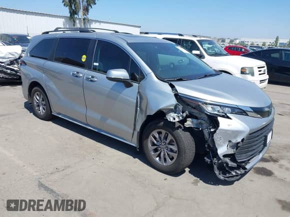 2022 Toyota Sienna LE с VIN 5TDBSKFC4NS070394, выставлен на аукционе IAAI как лот 42898514 с пробегом 130 439 миль миль и . История ставок и продаж доступна на DreamBid. Изображение 1.