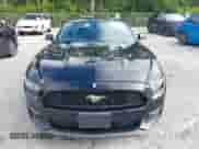 2017 Ford Mustang V6 z VIN 1FA6P8AM5H5305701, wystawiony jako IAAI lot #43093105 z przebiegiem 121 214 mil mil oraz . Historia ofert i sprzedaży dostępna na DreamBid. Obrazek 12.