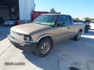 1996 Chevrolet S-10 LS z VIN 1GCCT19W7T8188474, wystawiony jako IAAI lot #43304172 z przebiegiem 170 264 mil mil oraz . Historia ofert i sprzedaży dostępna na DreamBid. Obrazek 2.