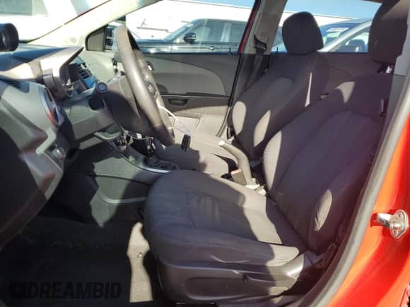 2012 Chevrolet Sonic LT с VIN 1G1JD6SB3C4187122, выставлен на аукционе Copart как лот 80737724 с пробегом 113 104 миль миль и Чистый • Clean title. История ставок и продаж доступна на DreamBid. Изображение 7.