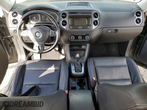 2012 Volkswagen Tiguan S с VIN WVGAV7AX4CW000140, выставлен на аукционе Copart как лот 80901355 с пробегом 133 056 миль миль и Списание • Salvage title. История ставок и продаж доступна на DreamBid. Изображение 8.