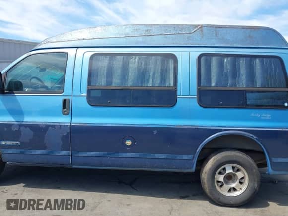 1996 Chevrolet Chevy Van with VIN 1GBFG15R2T1025343, listed as a IAAI auction lot 42896138 with Not provided miles and . Bid and sale history available at DreamBid. Image 14.