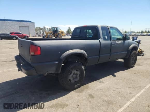 2003 Chevrolet S-10 LS с VIN 1GCCT19X238214052, выставлен на аукционе Copart как лот 71489175 с пробегом 227 994 миль миль и Чистый • Clean title. История ставок и продаж доступна на DreamBid. Изображение 3.