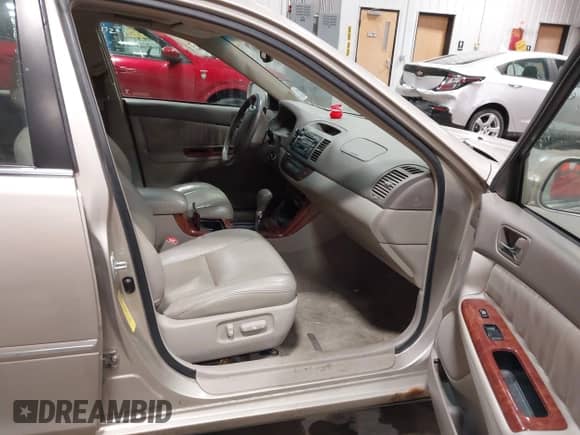 2006 Toyota Camry LE with VIN 4T1BF30K16U116573, listed as a IAAI auction lot 43255589 with 187,822 mi miles and . Bid and sale history available at DreamBid. Image 5.