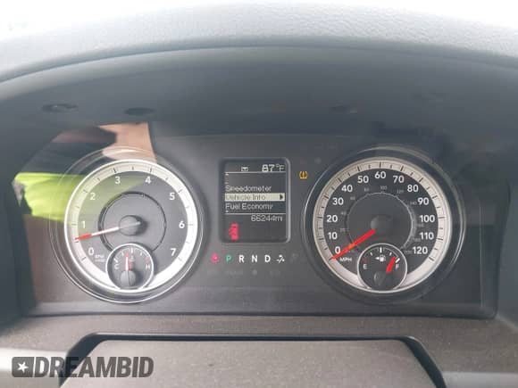 2019 Ram 1500 Express z VIN 1C6RR7KT2KS666515, wystawiony jako IAAI lot #42814938 z przebiegiem 66 244 mil mil oraz . Historia ofert i sprzedaży dostępna na DreamBid. Obrazek 7.