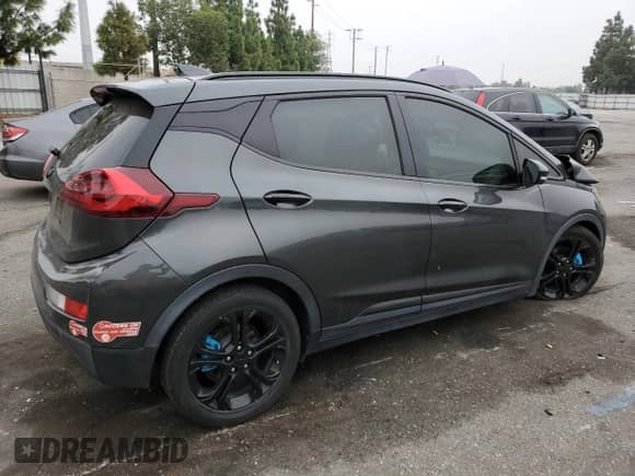 2017 Chevrolet Bolt EV Premier z VIN 1G1FX6S02H4140974, wystawiony jako Copart lot #69942603 z przebiegiem 107 935 mil mil oraz . Historia ofert i sprzedaży dostępna na DreamBid. Obrazek 3.