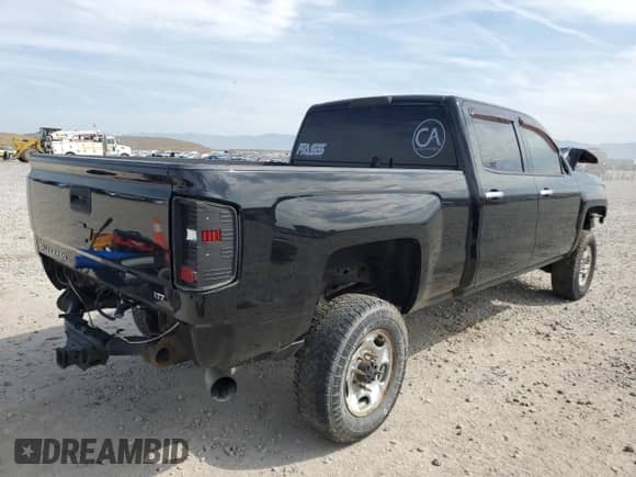2015 Chevrolet Silverado 2500HD LTZ z VIN 1GC1KWE86FF110363, wystawiony jako Copart lot #71321545 z przebiegiem Nie podano mil oraz Szkoda całkowita • Salvage title. Historia ofert i sprzedaży dostępna na DreamBid. Obrazek 3.