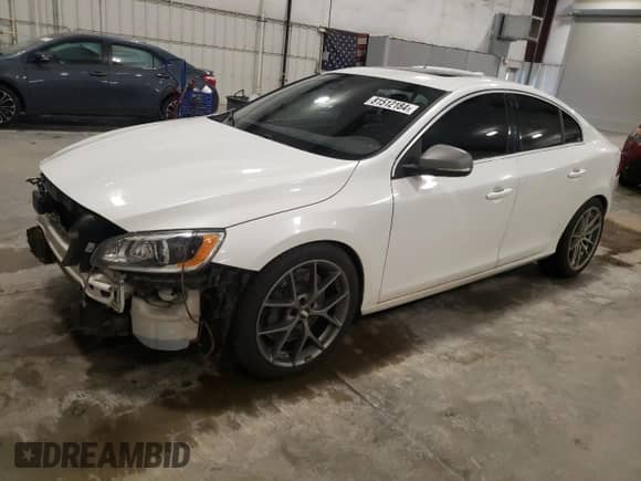 2015 Volvo S60 T6 R-Design Platinum с VIN YV1902TS3F1335329, выставлен на аукционе Copart как лот 81512184 с пробегом 103 129 миль миль и Списание • Salvage title. История ставок и продаж доступна на DreamBid. Изображение 1.